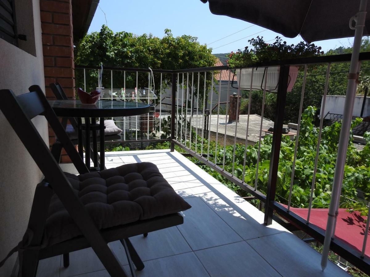Apartment Antonela Слатине Экстерьер фото